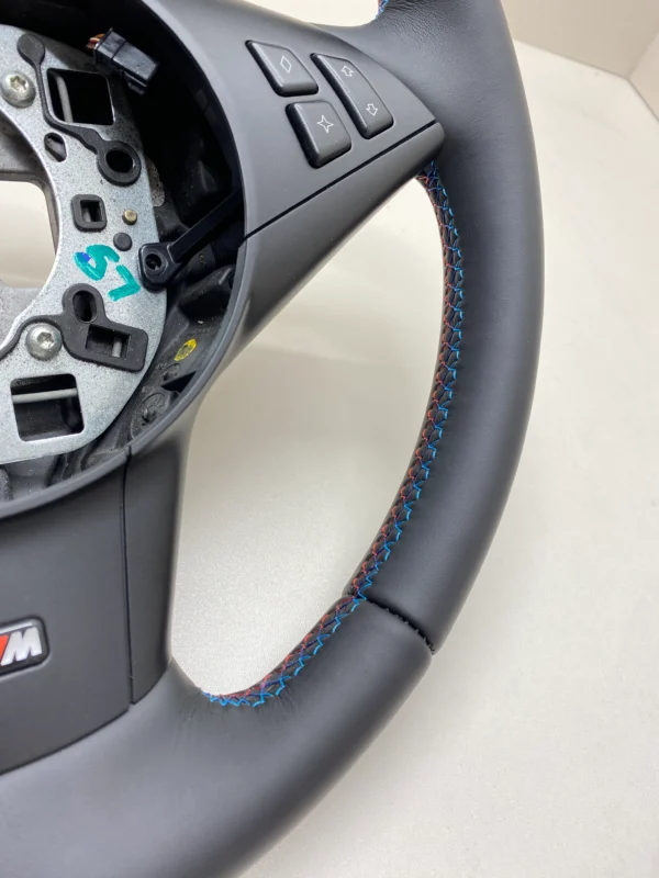 bmw-e60-e63-e64-m-sport-steering-wheel-05 bmw e60 e63 e64 m sport steering wheel m tricolor stitching bottom right