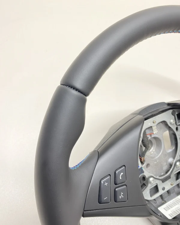 bmw-e60-e63-e64-m-sport-steering-wheel-07 bmw e60 e63 e64 m sport steering wheel m tricolor stitching top left