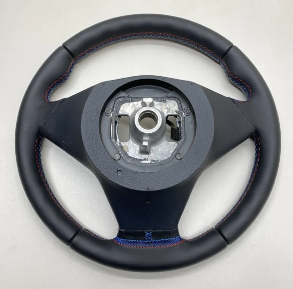 bmw-e60-e63-e64-m-sport-steering-wheel-09 bmw e60 e63 e64 m sport steering wheel m tricolor stitching back side view
