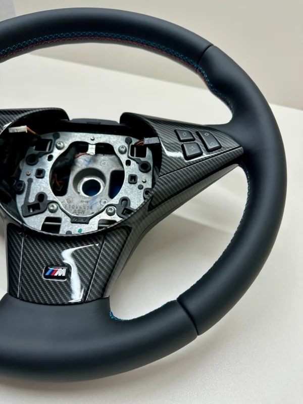 bmw-e60-e63-e64-m-sport-steering-wheel-carbon-02 bmw e60 e63 e64 m sport steering wheel m tricolor stitching carbon trim right side