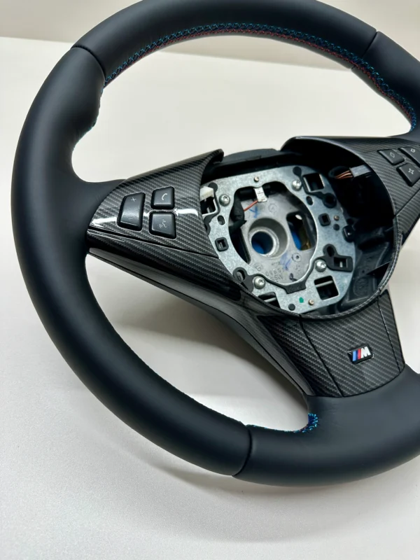 bmw-e60-e63-e64-m-sport-steering-wheel-carbon-03 bmw e60 e63 e64 m sport steering wheel m tricolor stitching carbon trim left side