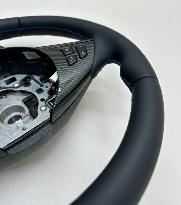 bmw-e60-e63-e64-m-sport-steering-wheel-carbon-07 bmw e60 e63 e64 m sport steering wheel m tricolor stitching carbon trim top left stitching