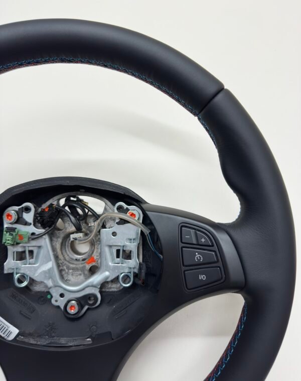 bmw-e83-x3-m-sport-steering-wheel-03 bmw e83 x3 m sport steering wheel smooth leather m stitching no airbag top right view