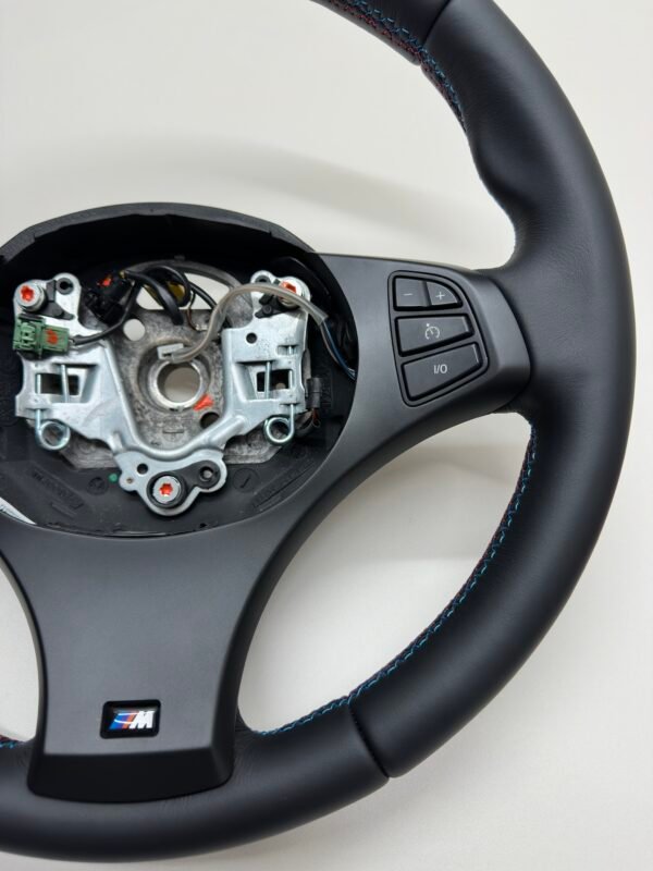 bmw-e83-x3-m-sport-steering-wheel-04 bmw e83 x3 m sport steering wheel smooth leather m stitching no airbag bottom right view