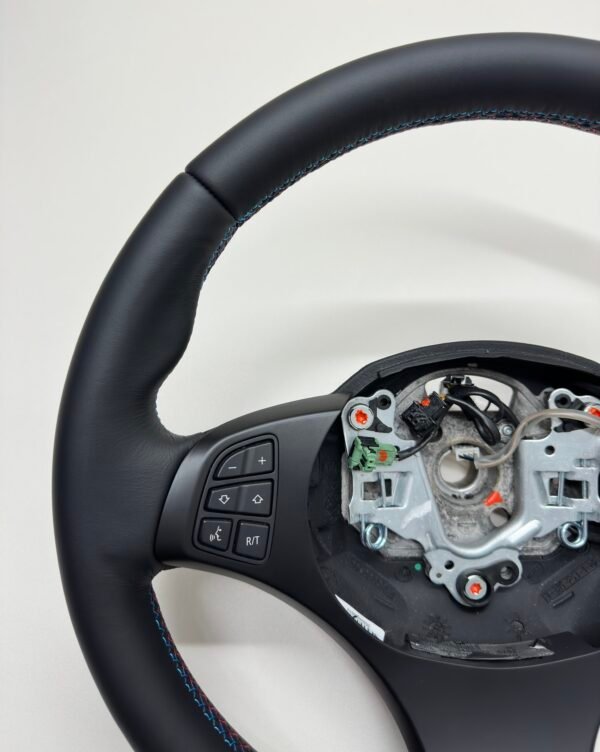 bmw-e83-x3-m-sport-steering-wheel-07 bmw e83 x3 m sport steering wheel smooth leather m stitching no airbag top left view